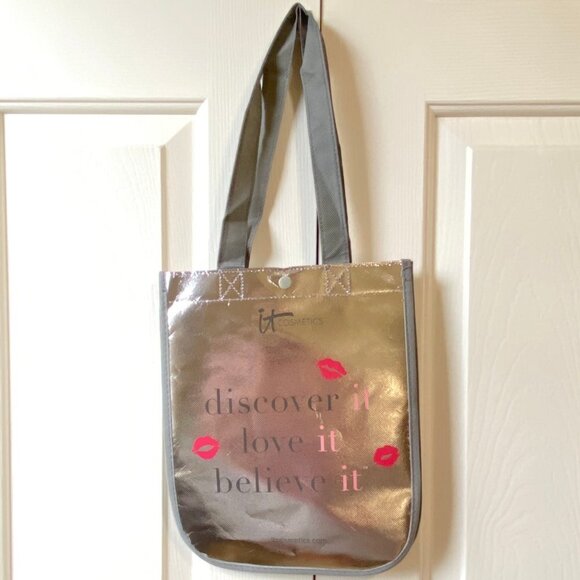 IT Cosmetics Bag _ New - Picture 1 of 4
